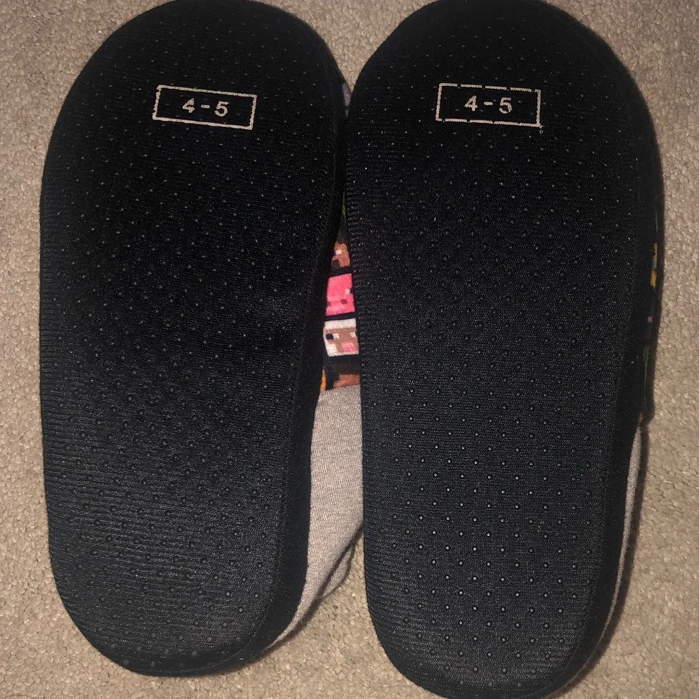 Mind craft  Minecraft Kids‎ 4-5 Slippers NWOT